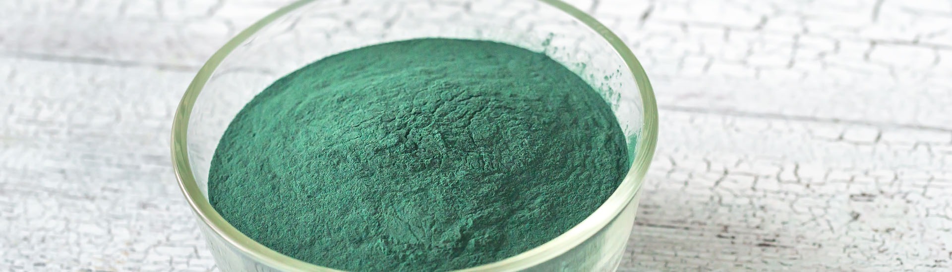 LA SPIRULINE, UNE ALGUE AUX MILLE VERTUS